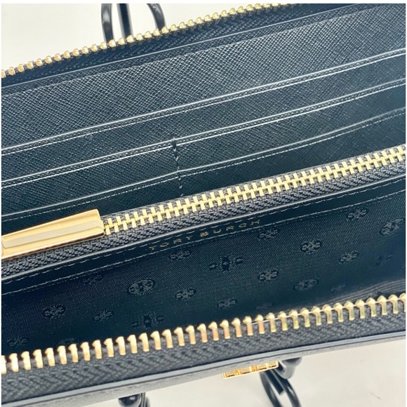 Tory Burch Emerson Large
Continental Wallet
Wristlet - Picture 6 of 14